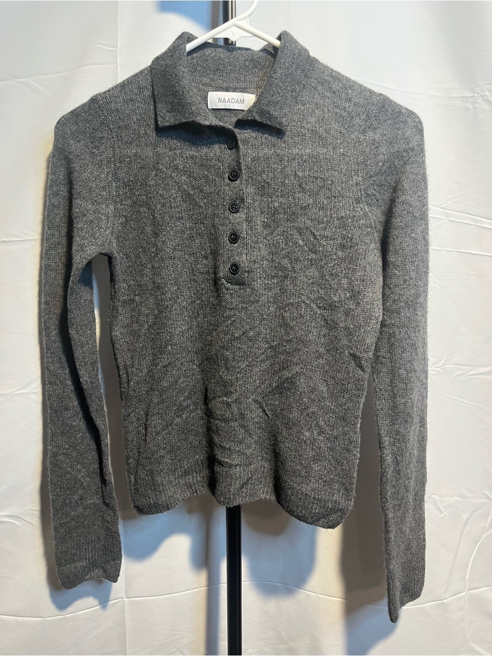 NAADAM Featherweight Cashmere V-Neck Polo Sweater in Granite   Sz SM